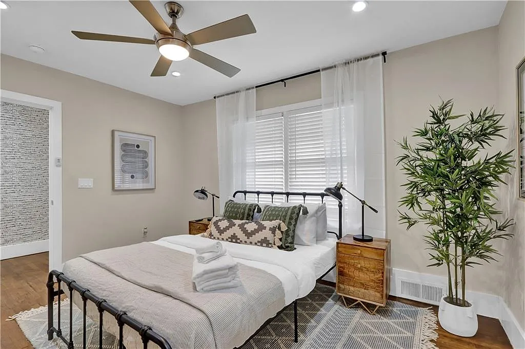 5 bed, 5.5 bath, 1837 sqft, $10,000 — Photo 2