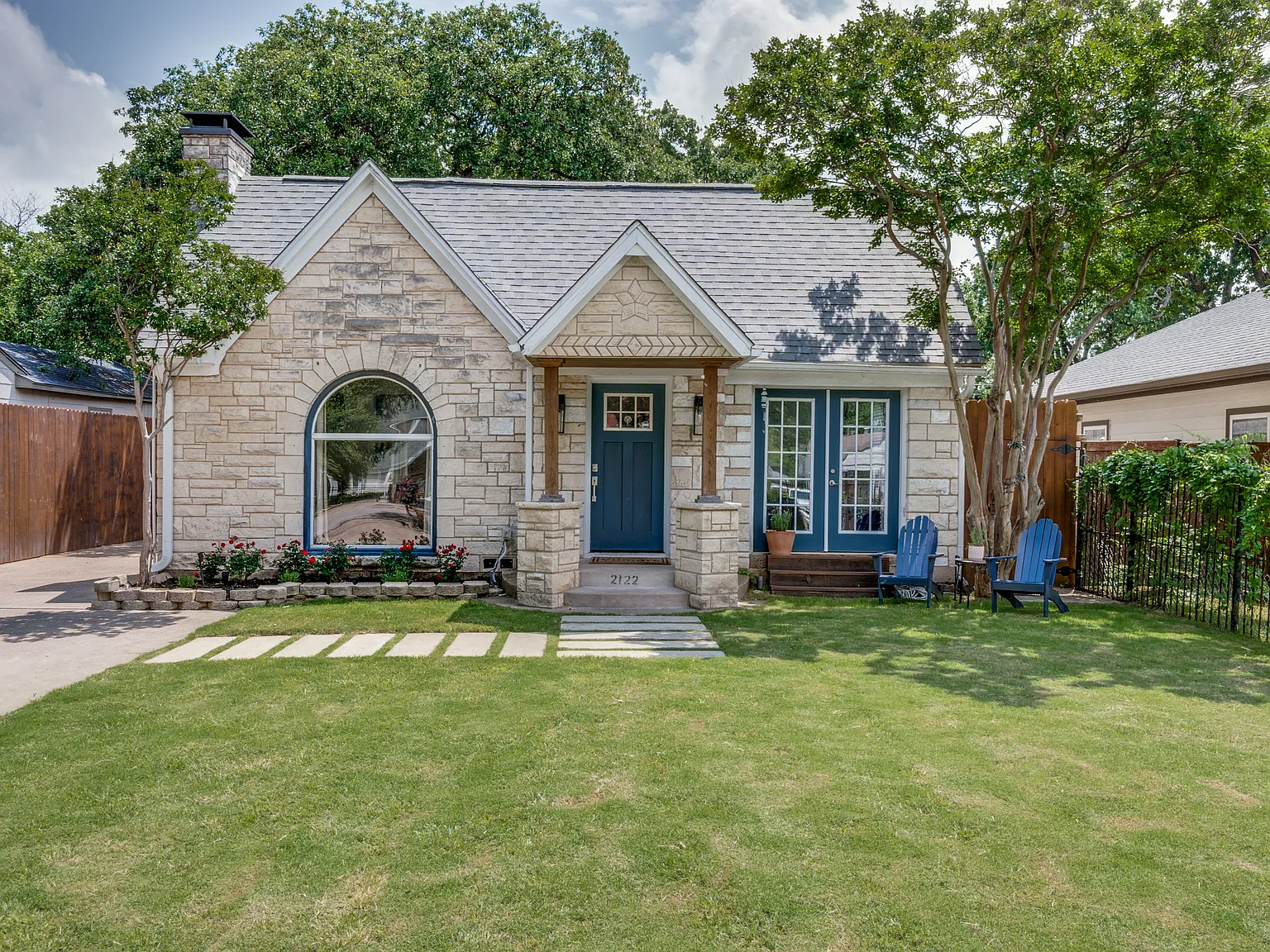 2123 Langdon Ave — Photo 1