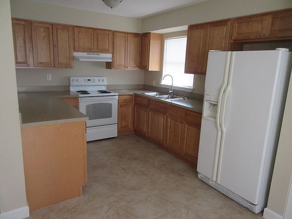 2nd image of 2709 Grant St