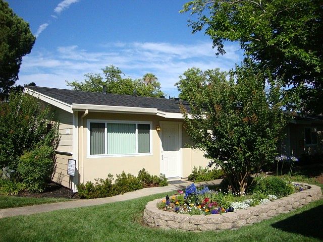 Exterior w/courtyard