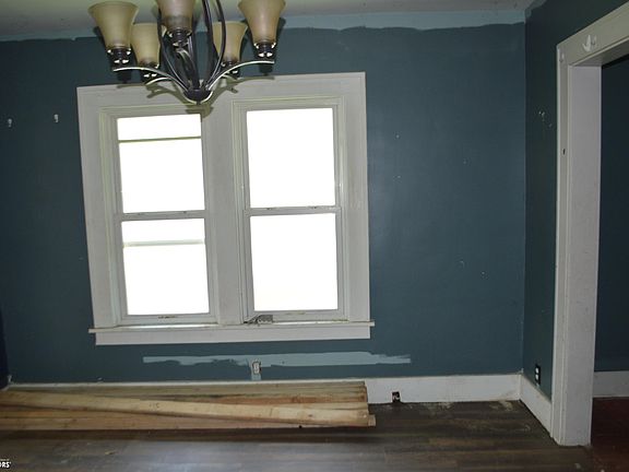 5th image of 227 E Elmore St