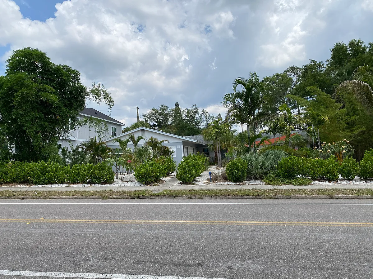 Quadplex from across 30th Ave N - 479 30th Ave N #477