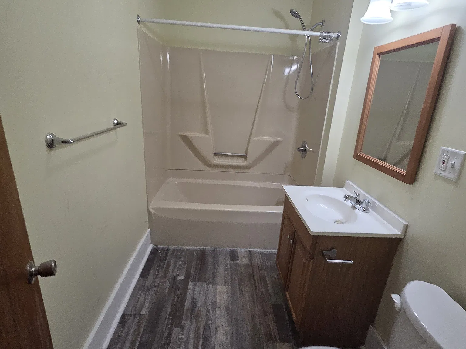 4 bed, 1600 sqft, $2,400 — Photo 3