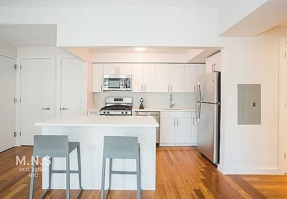 3rd image of 27 Albany Ave APT 401