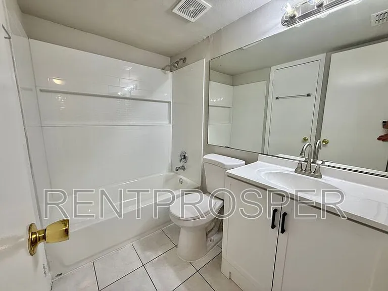 6104 Curry Ford Rd #108 — Photo 16
