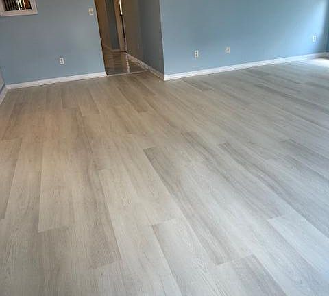 3rd image of 378 NW Sherry Lane