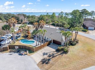 230 Wynnehaven Beach Rd, Mary Esther, FL 32569