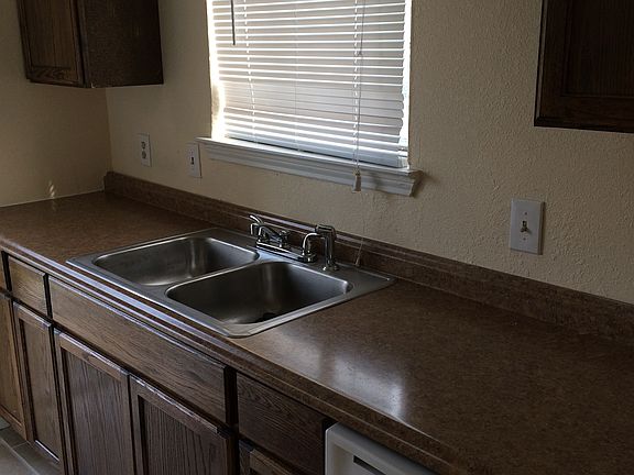 2nd image of 2807 Cottonwood Ln