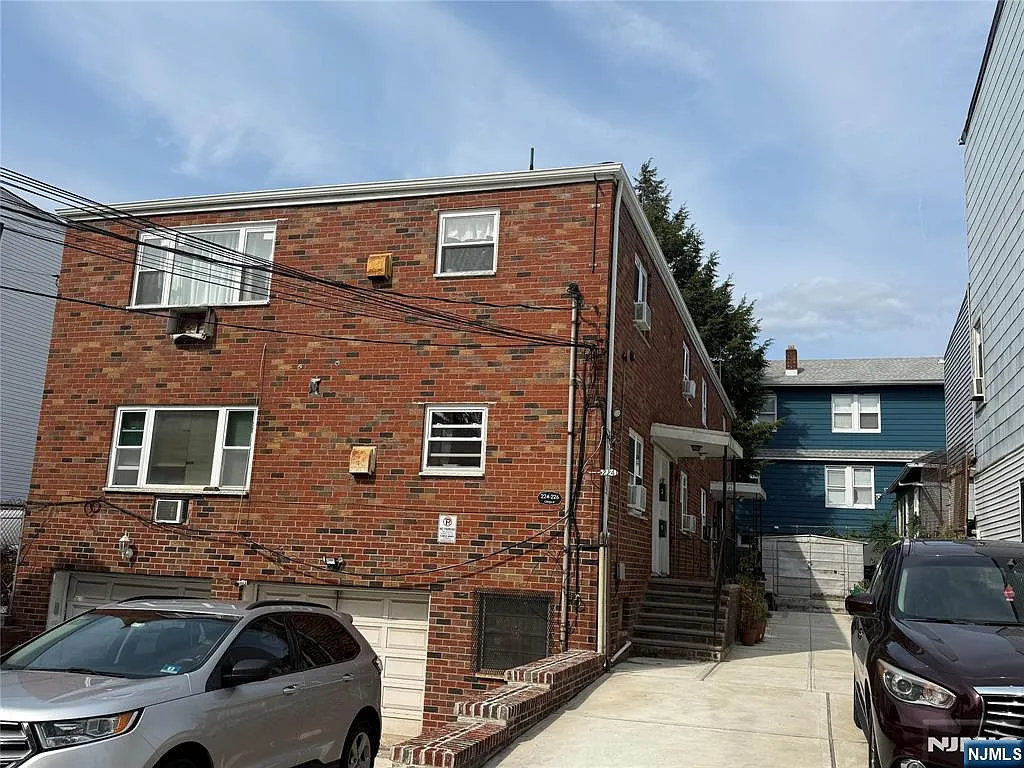 Building Photo - 226 Clinton St #224
