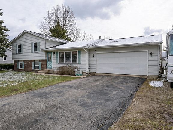 3rd image of 5815 Grand Traverse Ln