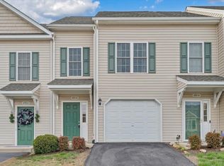 6810 Village Green Dr, Roanoke, VA 24019