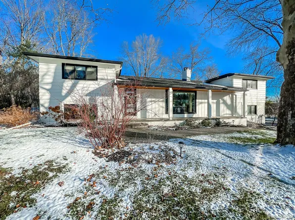 7003 Woodbank Dr, Bloomfield Hills, MI 48301