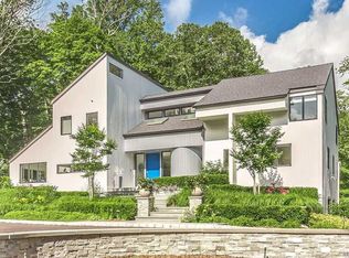 20 Shutter Ln, Oyster Bay Cove, NY 11771