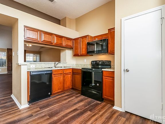 5th image of 311 Meadowglen Dr