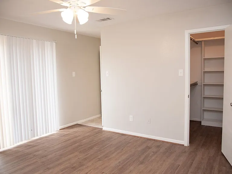 814 San Saba Dr — Photo 10