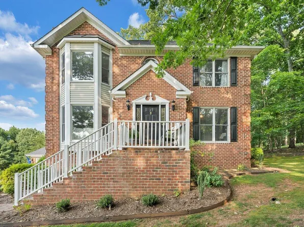 111 View Dr, Goodview, VA 24095