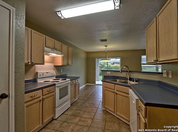 5th image of 371 Copper Wood Dr