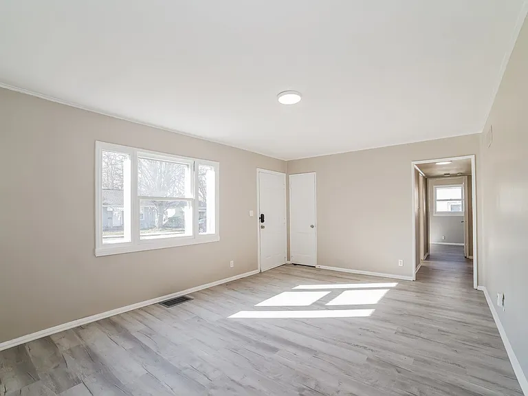 1346354_019_living_room_13583938.jpg