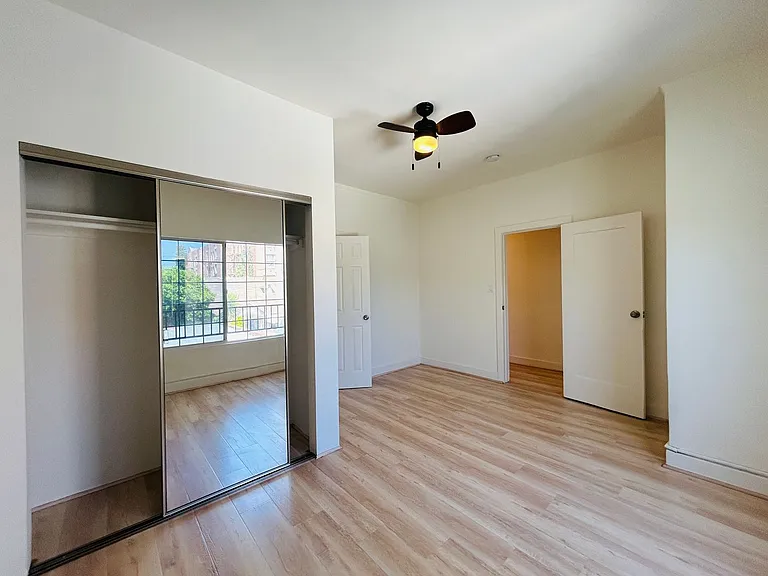 1020 N Oxford Apartments — Photo 6