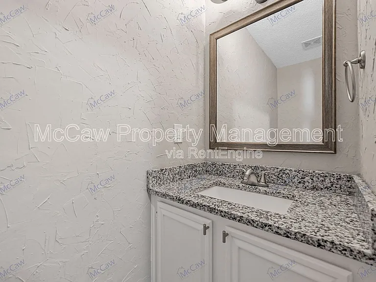 1371 Honeysuckle Ln — Photo 15