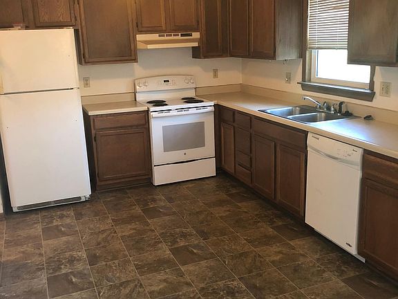 3rd image of 419 Lee Dr