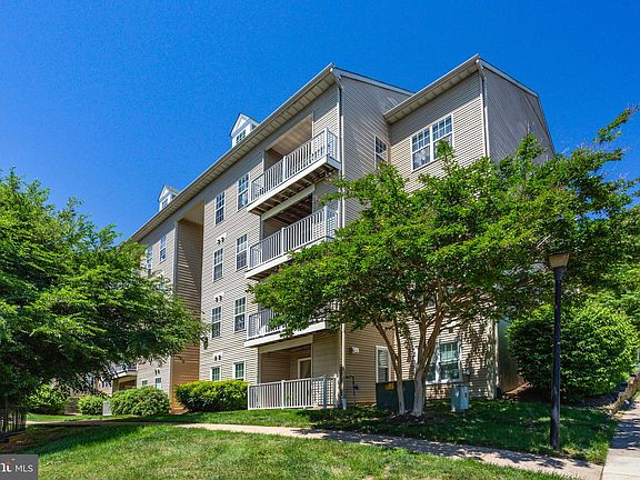 4th image of 1037 Gardenview Loop #402