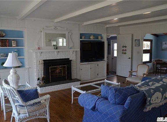 4th image of 1070 Crittens Ln