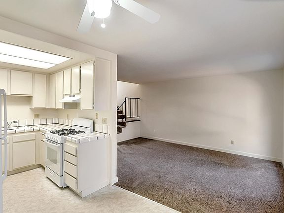 4th image of 920 Memorial Dr APT C