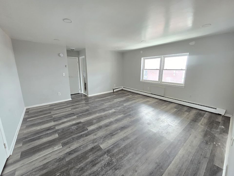2nd image of 479 Roseville Ave #24B