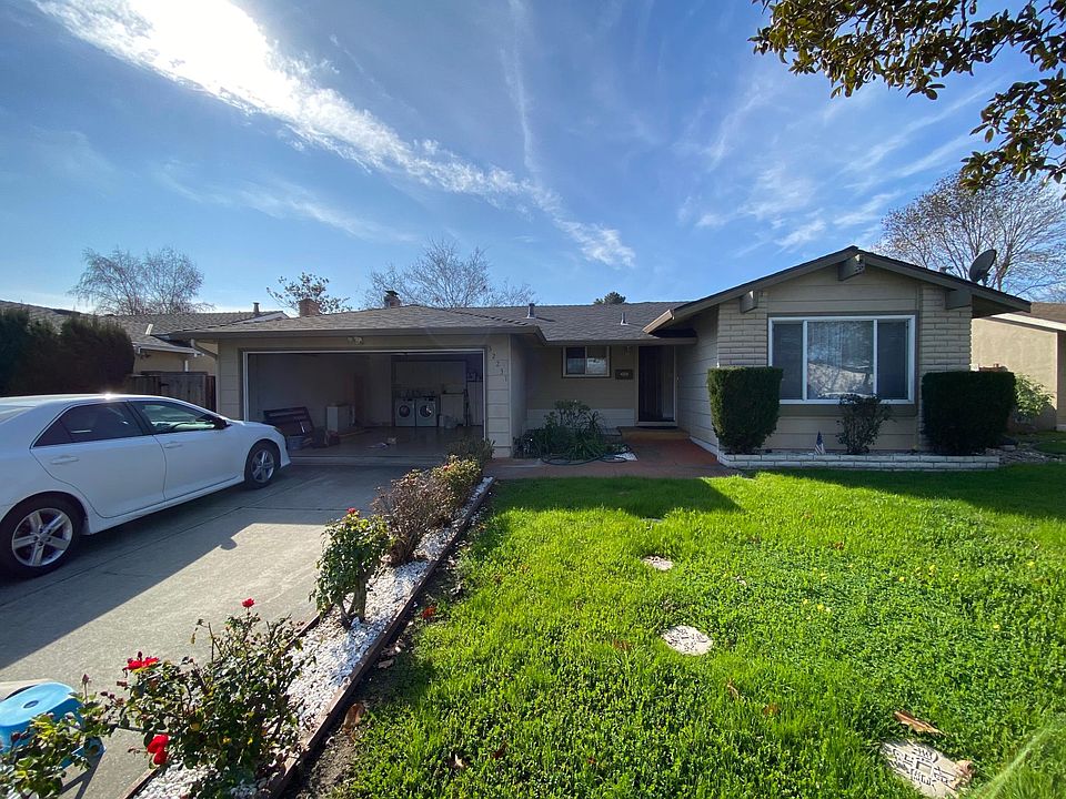 1st image of 32221 Coronation Dr