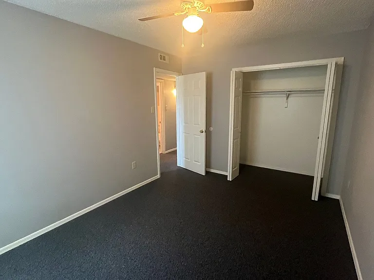 2207 S Hartford Cv — Photo 11