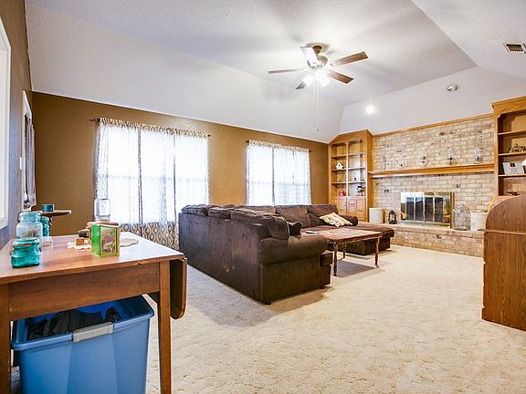 5th image of 1110 Anthony Dr