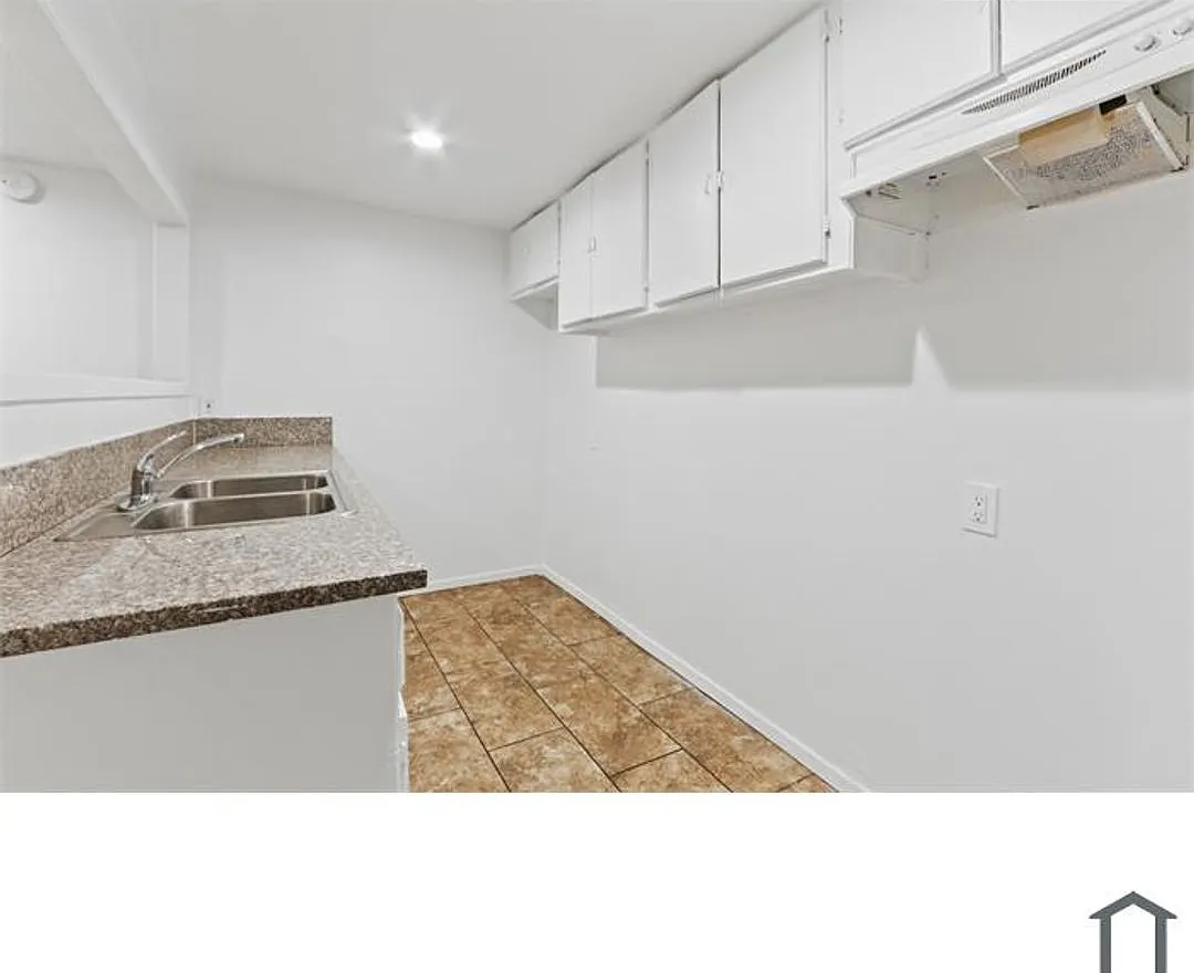 1004-1010 N Burris Ave — Photo 3