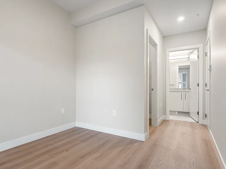 641 Claremont St — Photo 31
