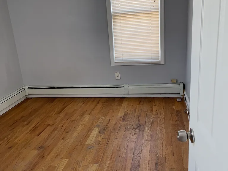 146-42 Lakewood Ave — Photo 4