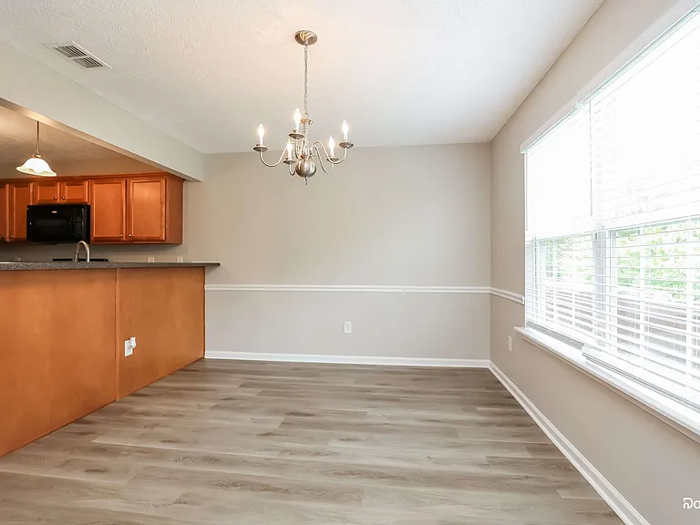 1424 Priestshore Bay — Photo 6
