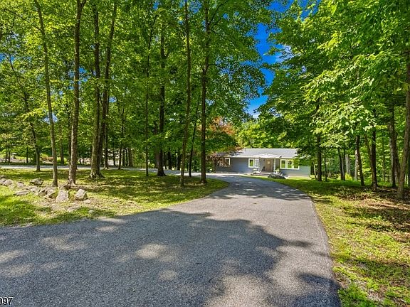 4th image of 142 Gunn Rd