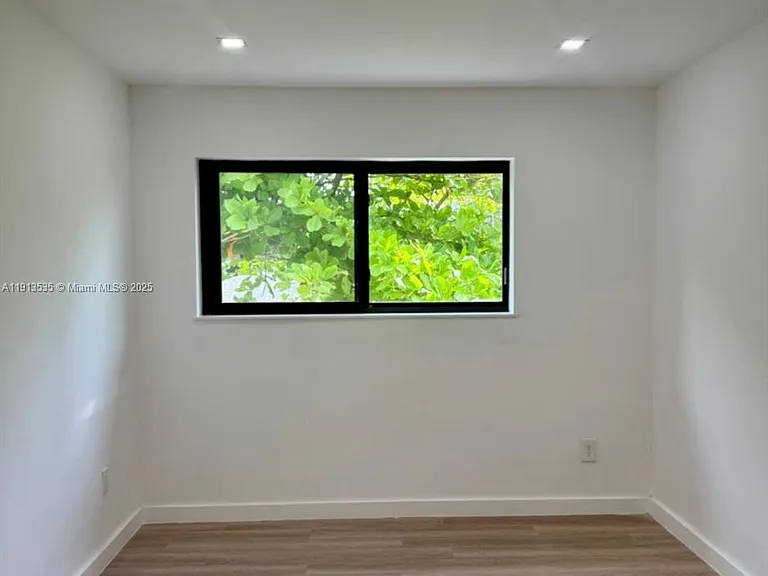 7535 NE 2nd Ct #1 — Photo 19