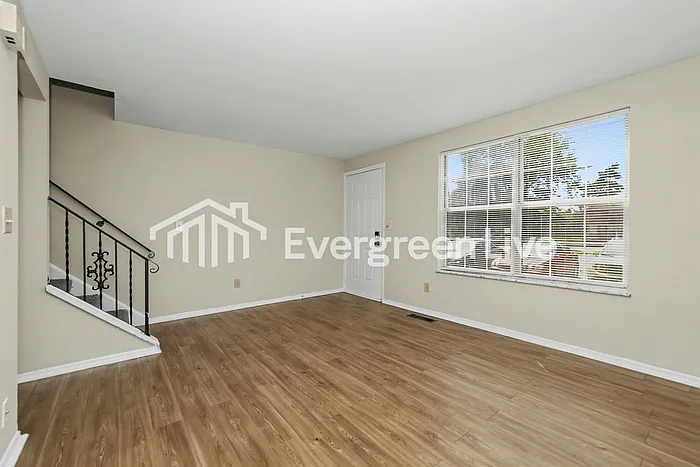 7647 Mount Hood Dr — Photo 4