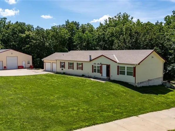 6375 SE Vollmer Dr, Lathrop, MO 64465