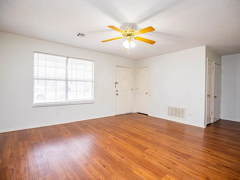 2513 SE 4th St — Photo 3