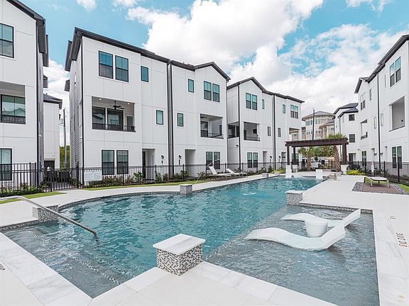 Beautiful resort style pool