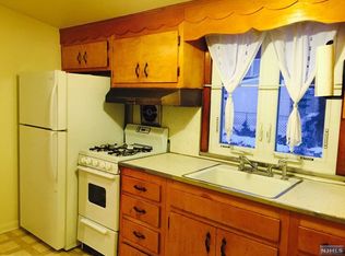 432 9th St, Palisades Park, NJ 07650