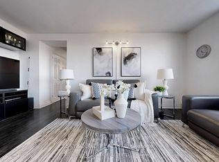 5 Parkway Forest Dr #817, Toronto, ON M2J 1L2