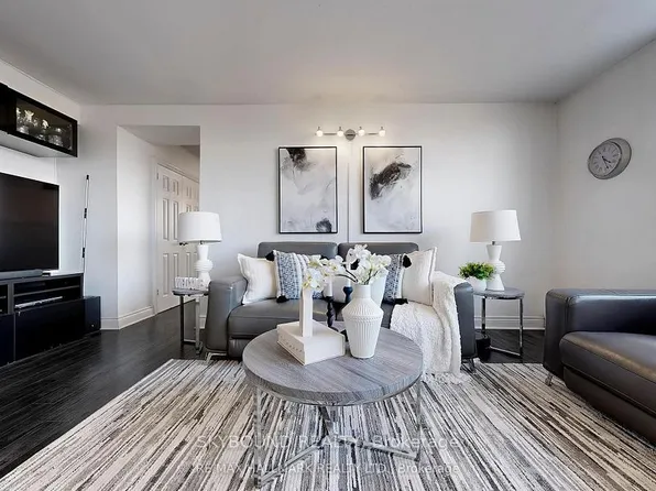 5 Parkway Forest Dr #817, Toronto, ON M2J 1L2