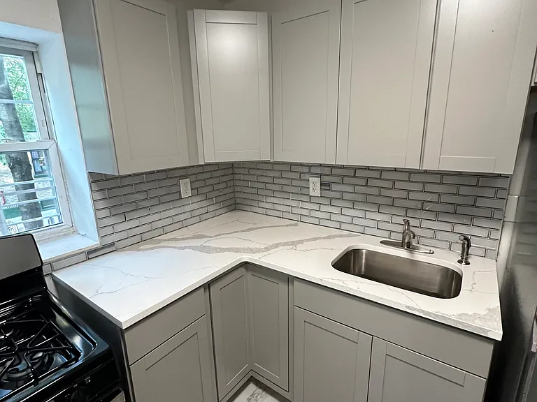 1358 University Ave #2 — Photo 8