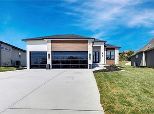 25126 W 98th Pl, Lenexa, KS 66227