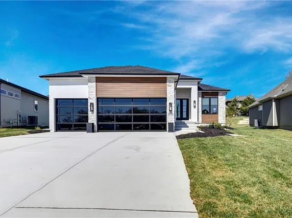 25126 W 98th Pl, Lenexa, KS 66227