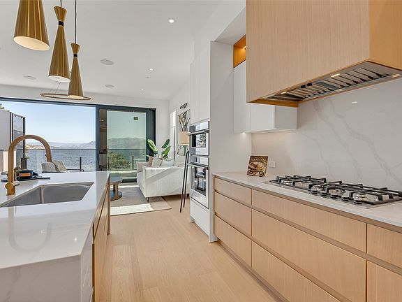 5th image of 602 Lakeshore Dr W #401