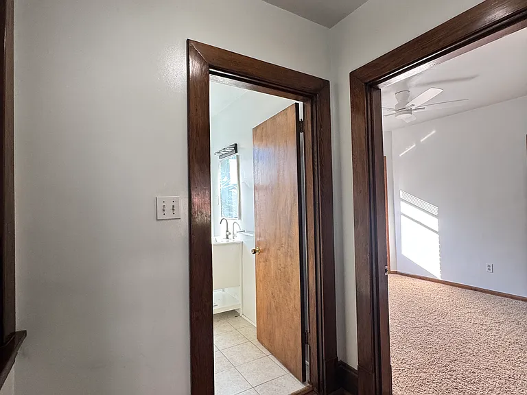 2810 Kenilworth St — Photo 6
